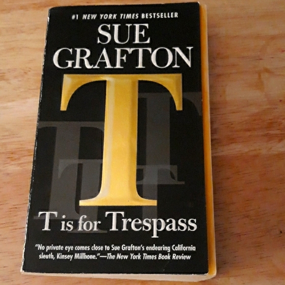 T is for Trespass, a paperback book by Sue Grafton - Picture 1 of 5